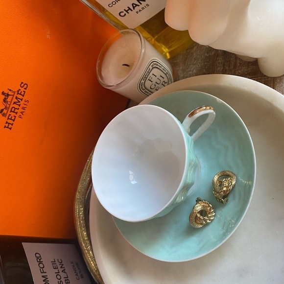 Vintage Christian Dior gold tone clip on dainty Earrings - Picture 15 of 15